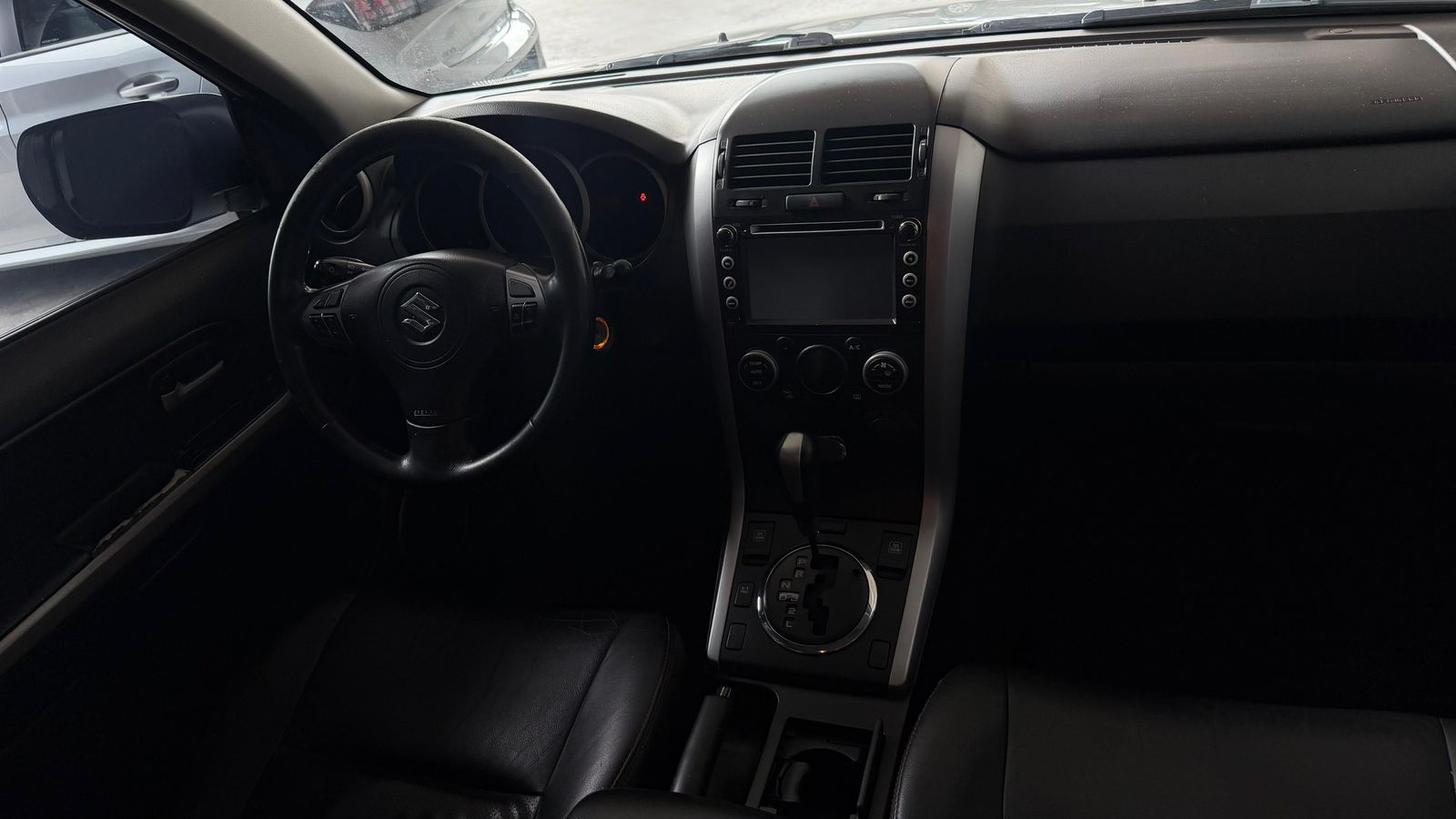 
								Suzuki Grand Vitara 4×2 full									
