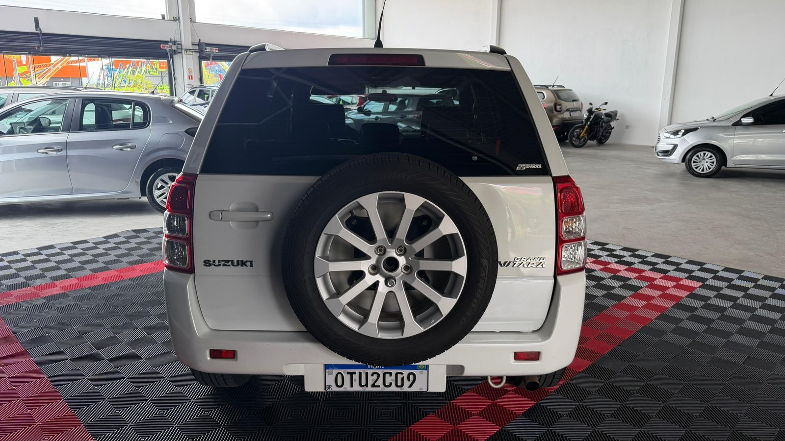 
								Suzuki Grand Vitara 4×2 full									