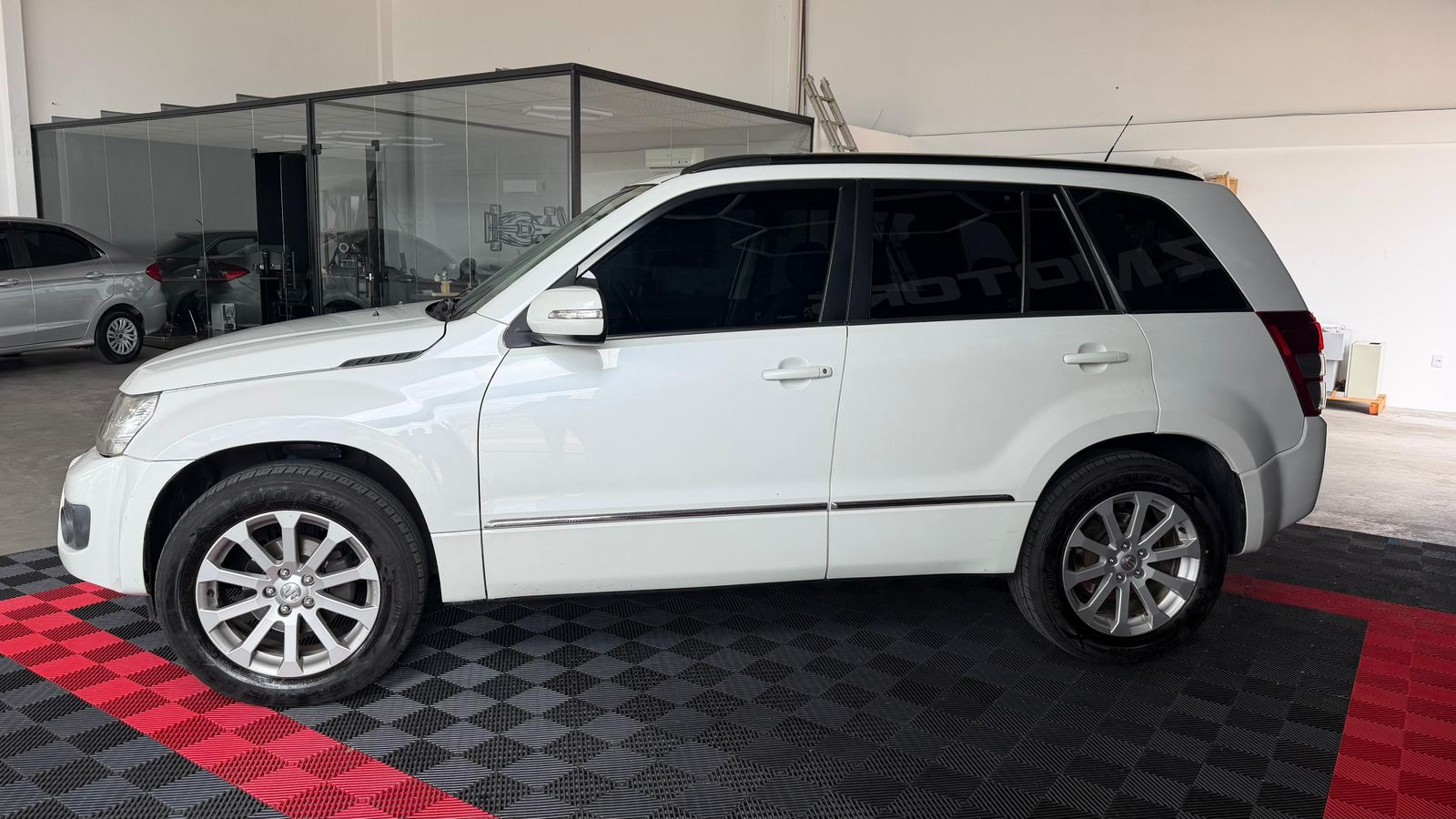 
								Suzuki Grand Vitara 4×2 full									