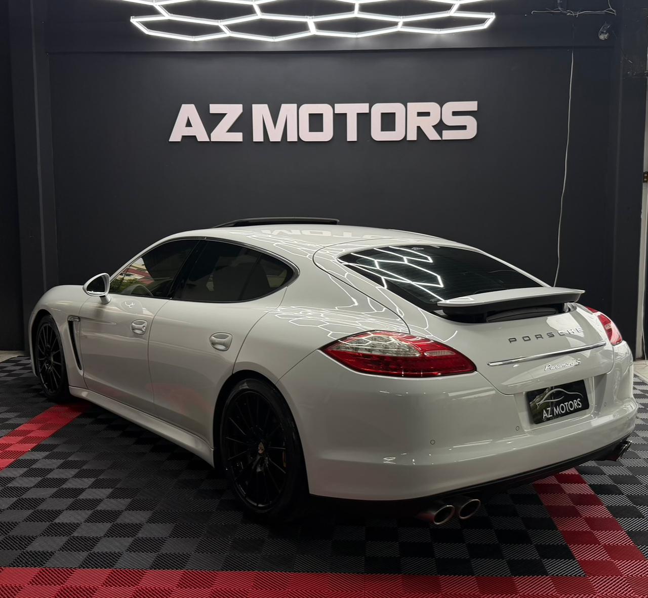 
								Porsche Panamera S 4.8 400cv full									