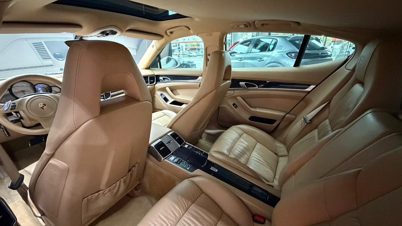 
								Porsche Panamera S 4.8 400cv full									