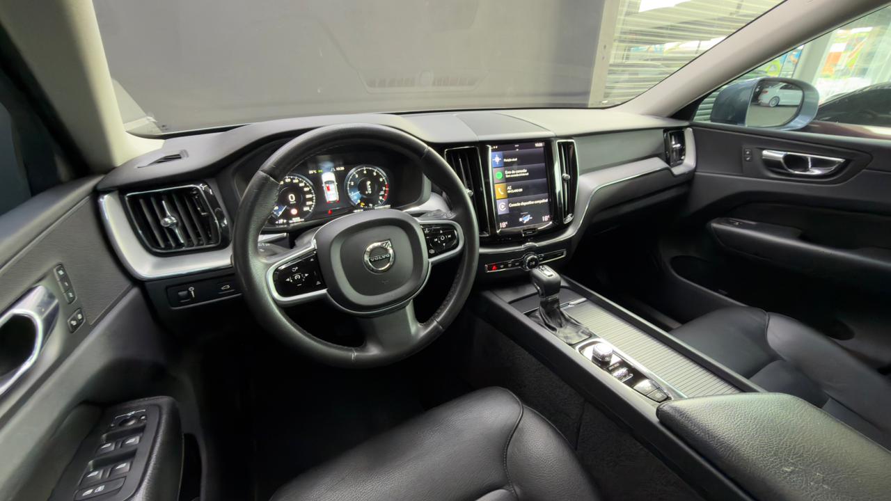 
								Volvo XC 60 D-5 MOMENTUM 2.0 full									