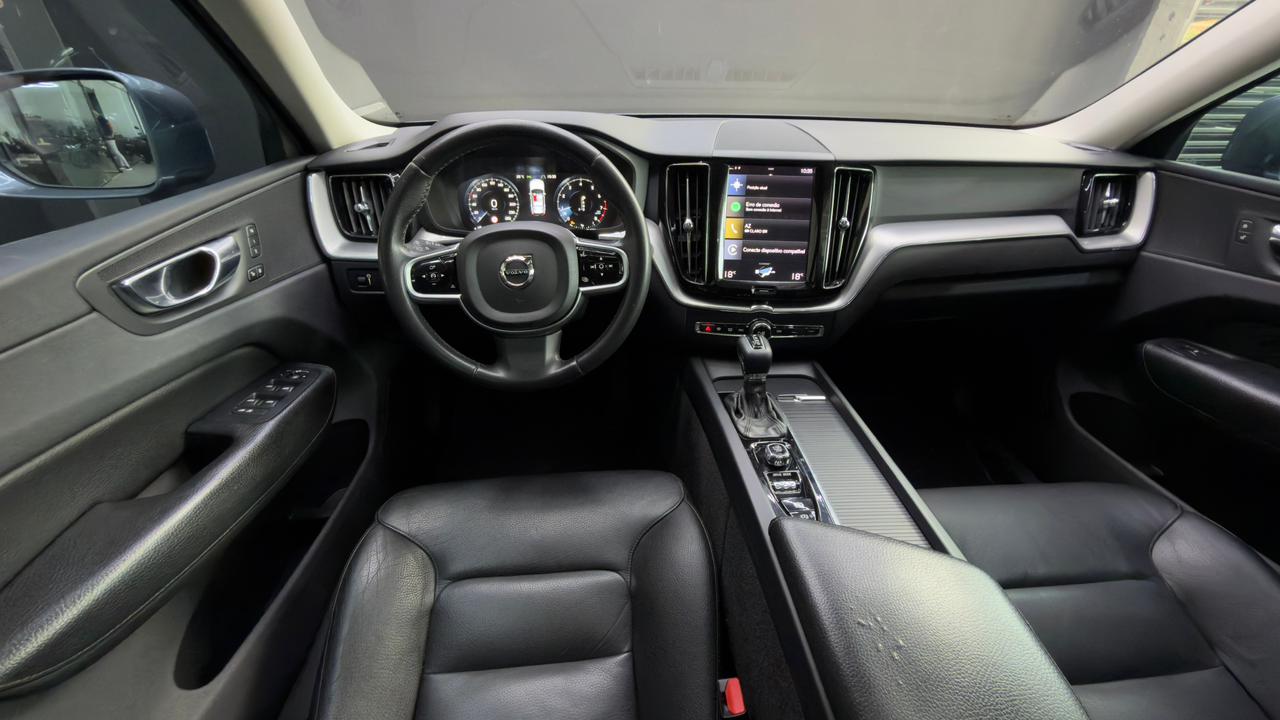 
								Volvo XC 60 D-5 MOMENTUM 2.0 full									