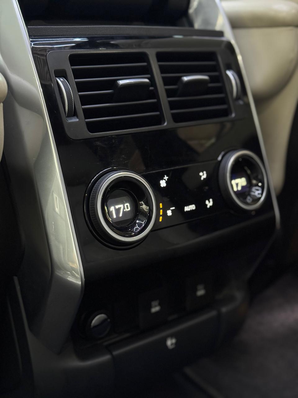 
								Range Rover 3.0 HSE Sport full									