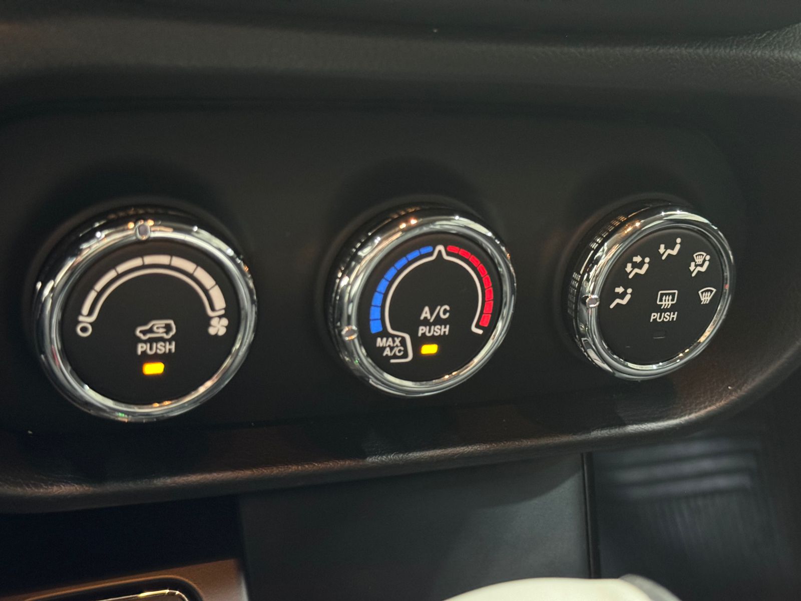 
								Fiat Toro Endurance 1.8 full									