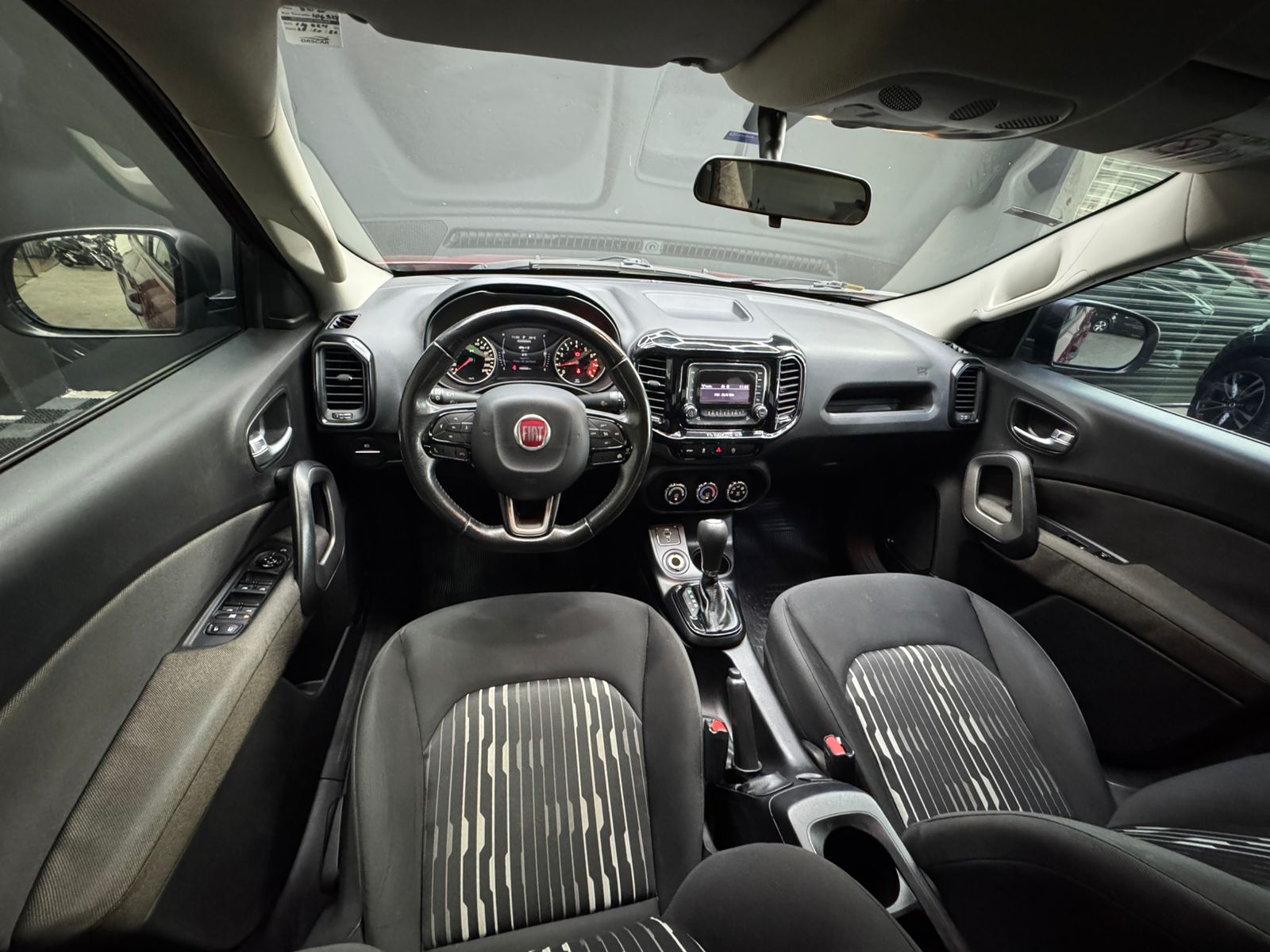 
								Fiat Toro Endurance 1.8 full									