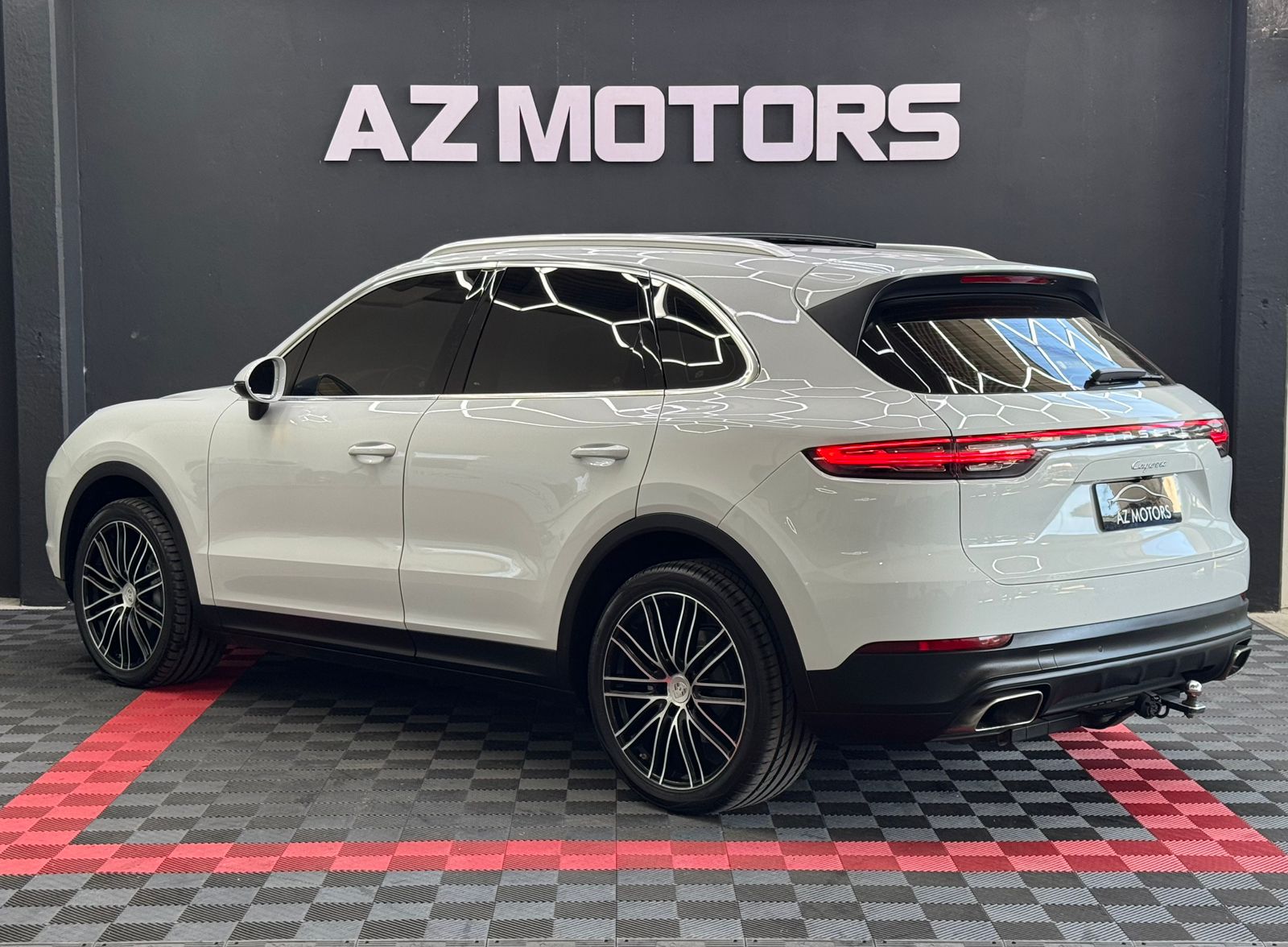 
								Porsche Cayenne full									