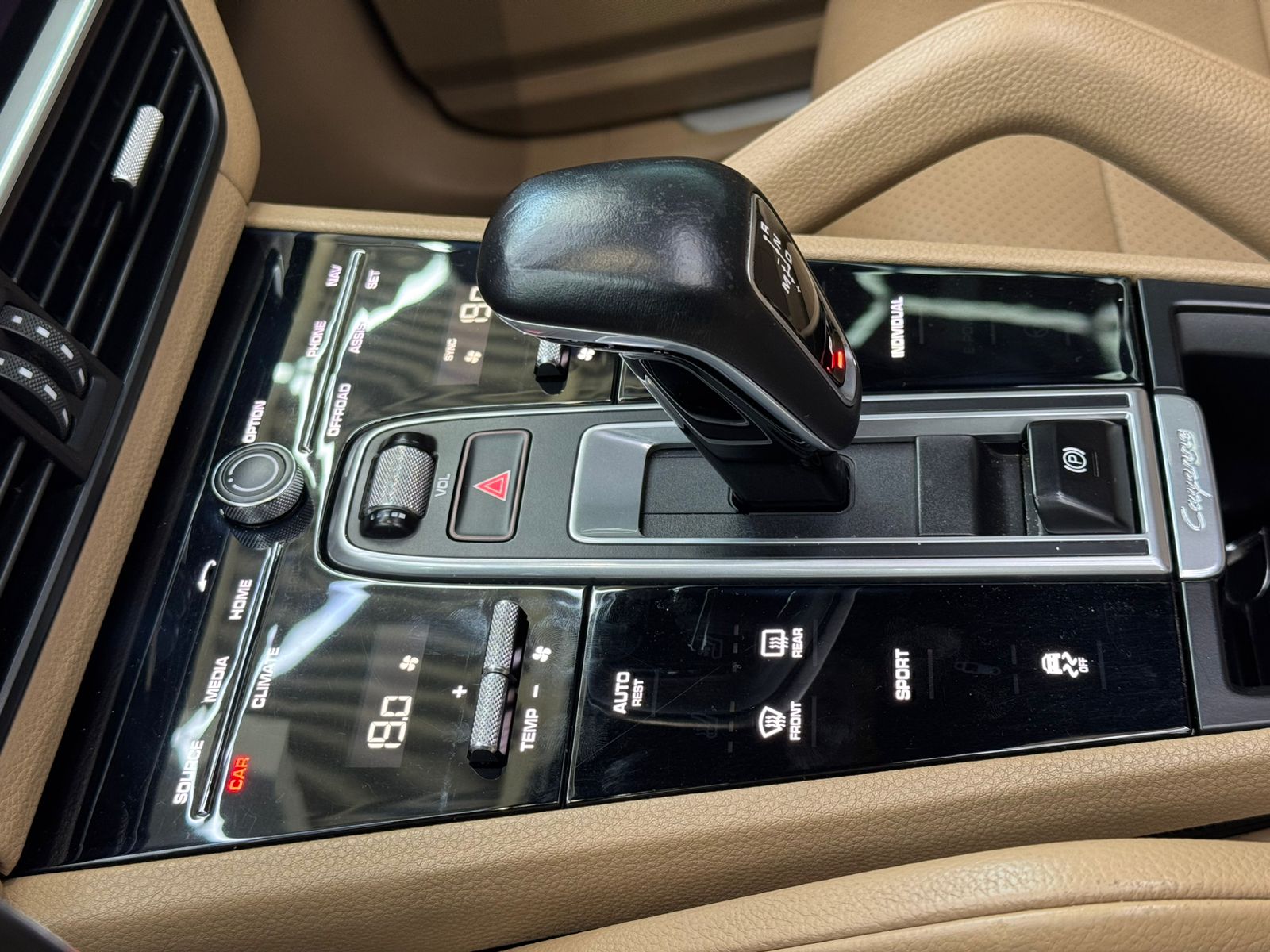 
								Porsche Cayenne full									
