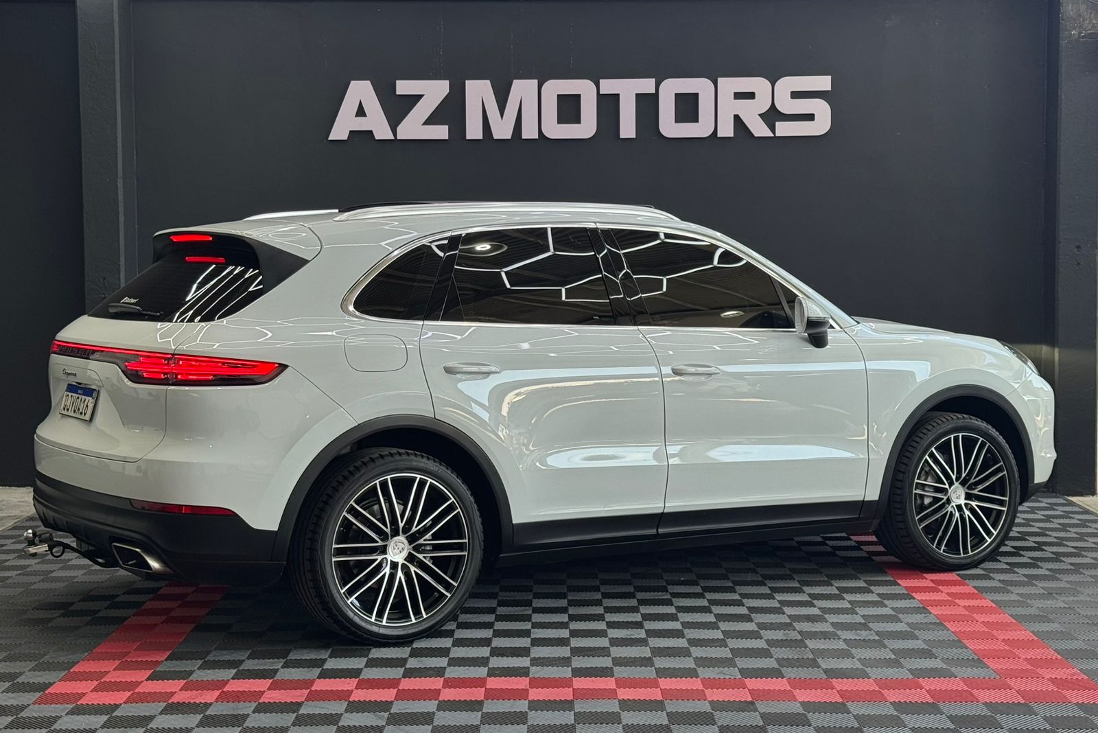 
								Porsche Cayenne full									