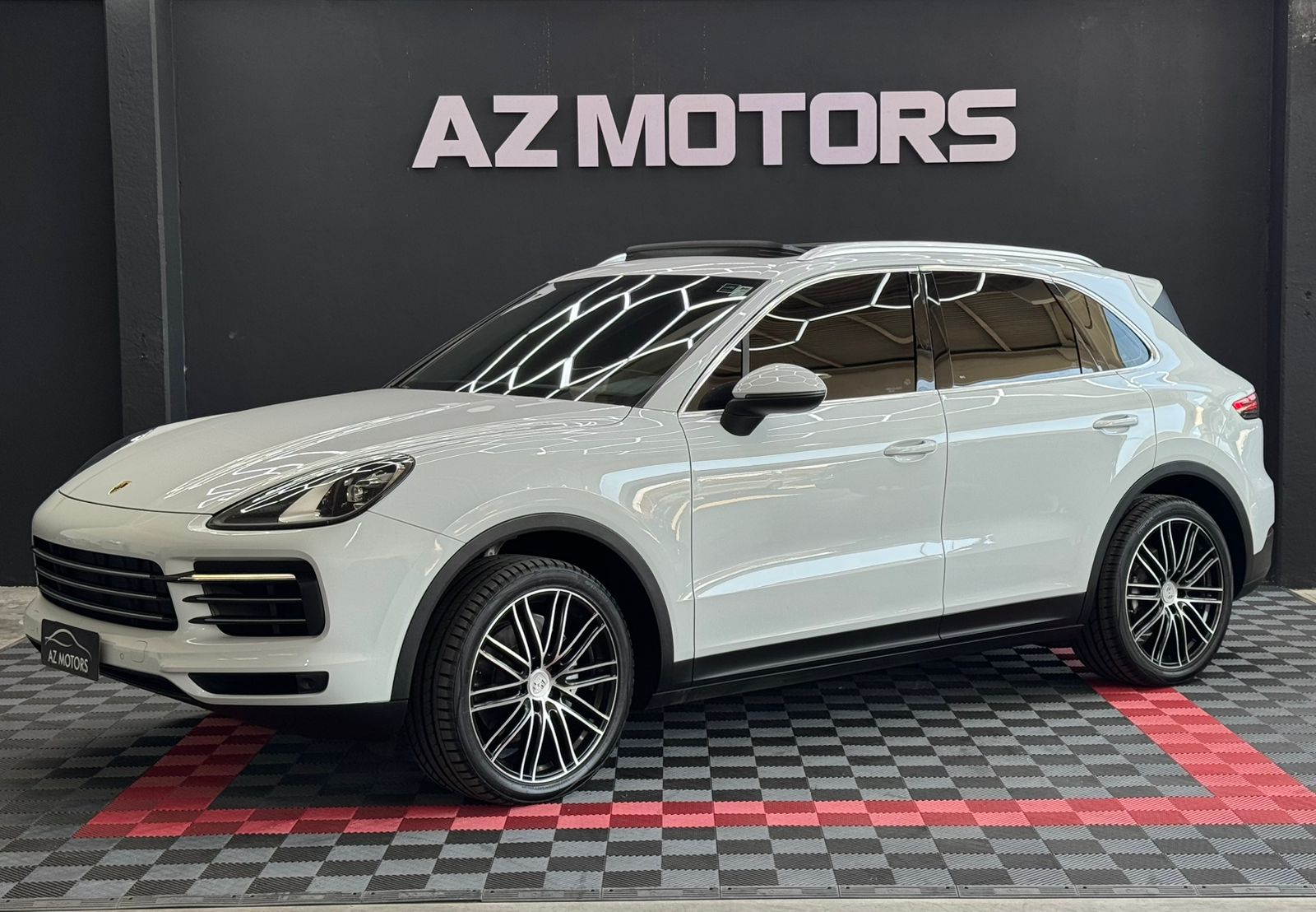 
								Porsche Cayenne full									