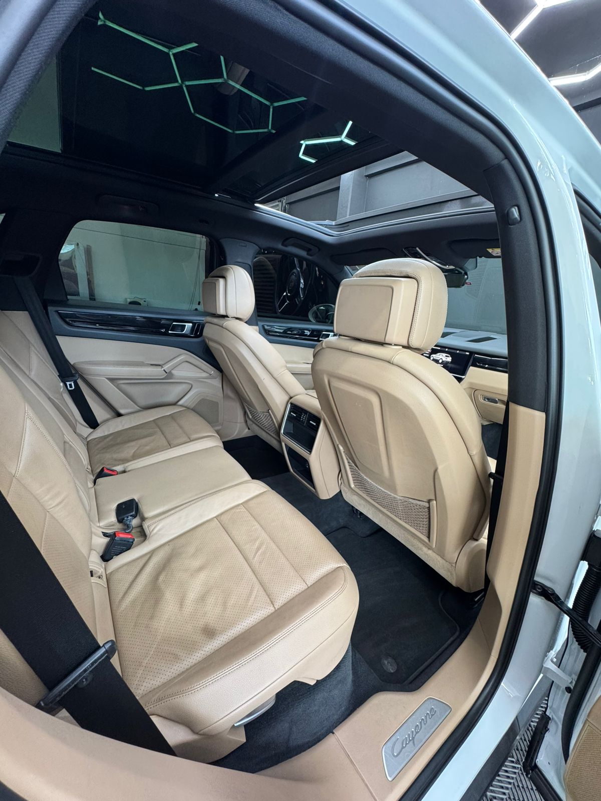 
								Porsche Cayenne full									