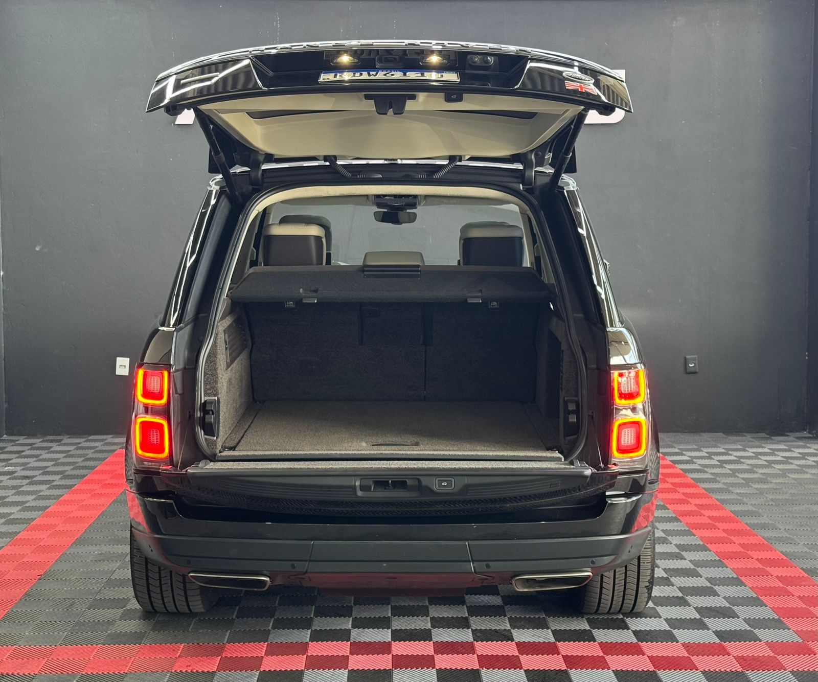 
								VOGUE Autobiography V8 Diesel full									